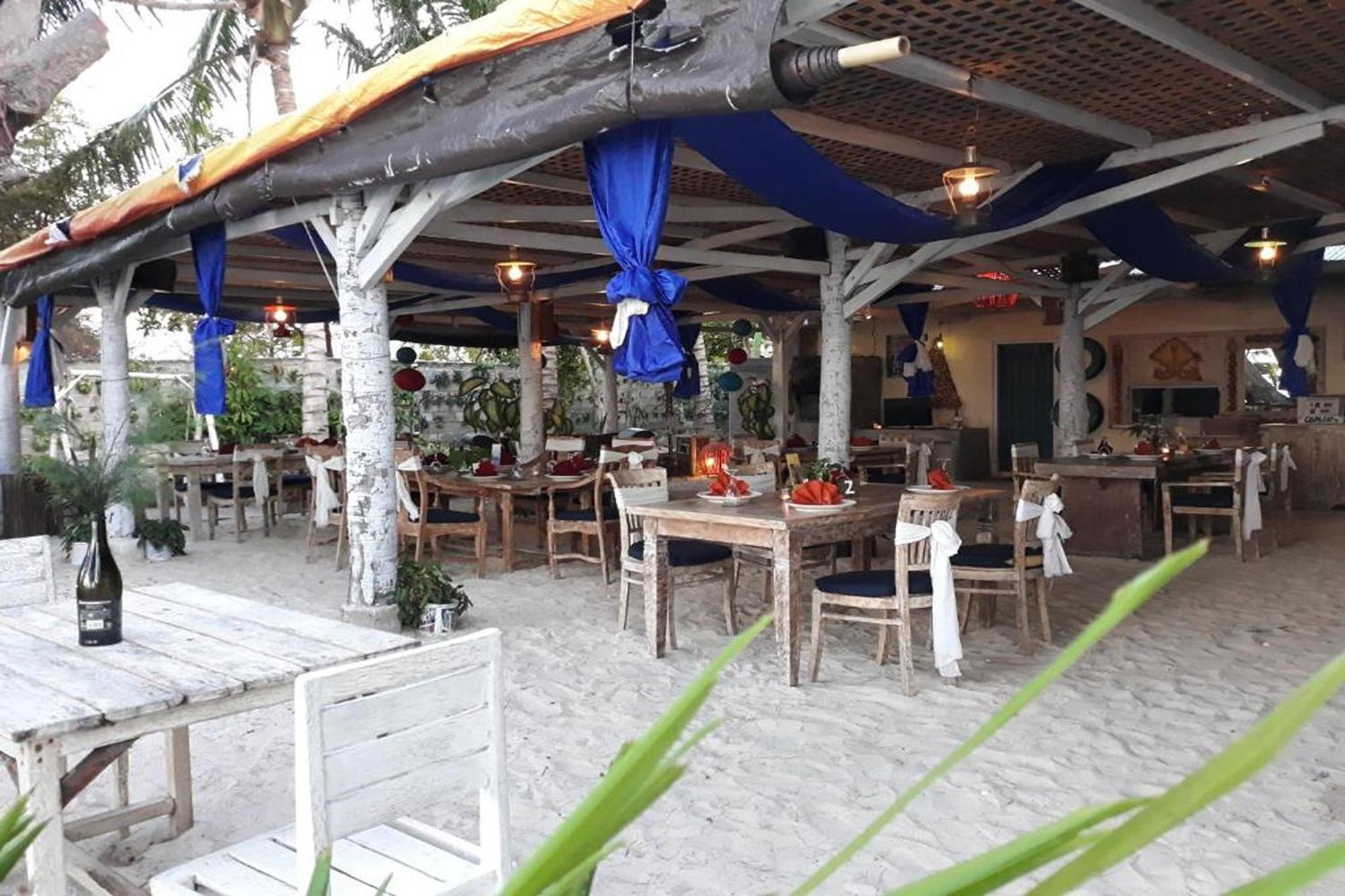 Cemara Beachfront Suite Mondu Exterior photo